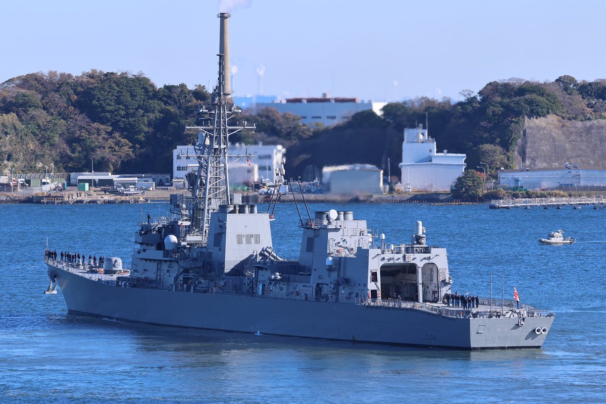 WarshipCam's tweet photo. Japanese Maritime Self-Defense Force Murasame-class destroyers JS Ikazuchi (DD-107), JS Akebono (DD-108), and JS Ariake (DD-109) leaving Yokosuka, Japan - December 19, 2022 #jsikazuchi #dd107 #jsakebono #dd108 #jsariake #dd109
SRC: TW-@svXwunjkknbmZYw https://t.co/ExxytewOJk