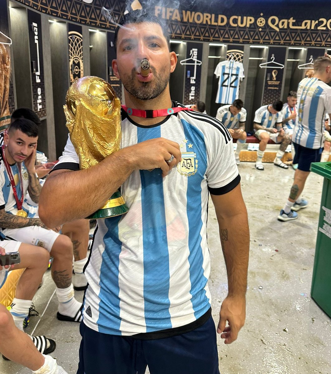 Estoesfubolpibe's tweet photo. No existe persona que me caiga tan bien como el Kun 
(Ademas de Messi) https://t.co/G78X3s6wih