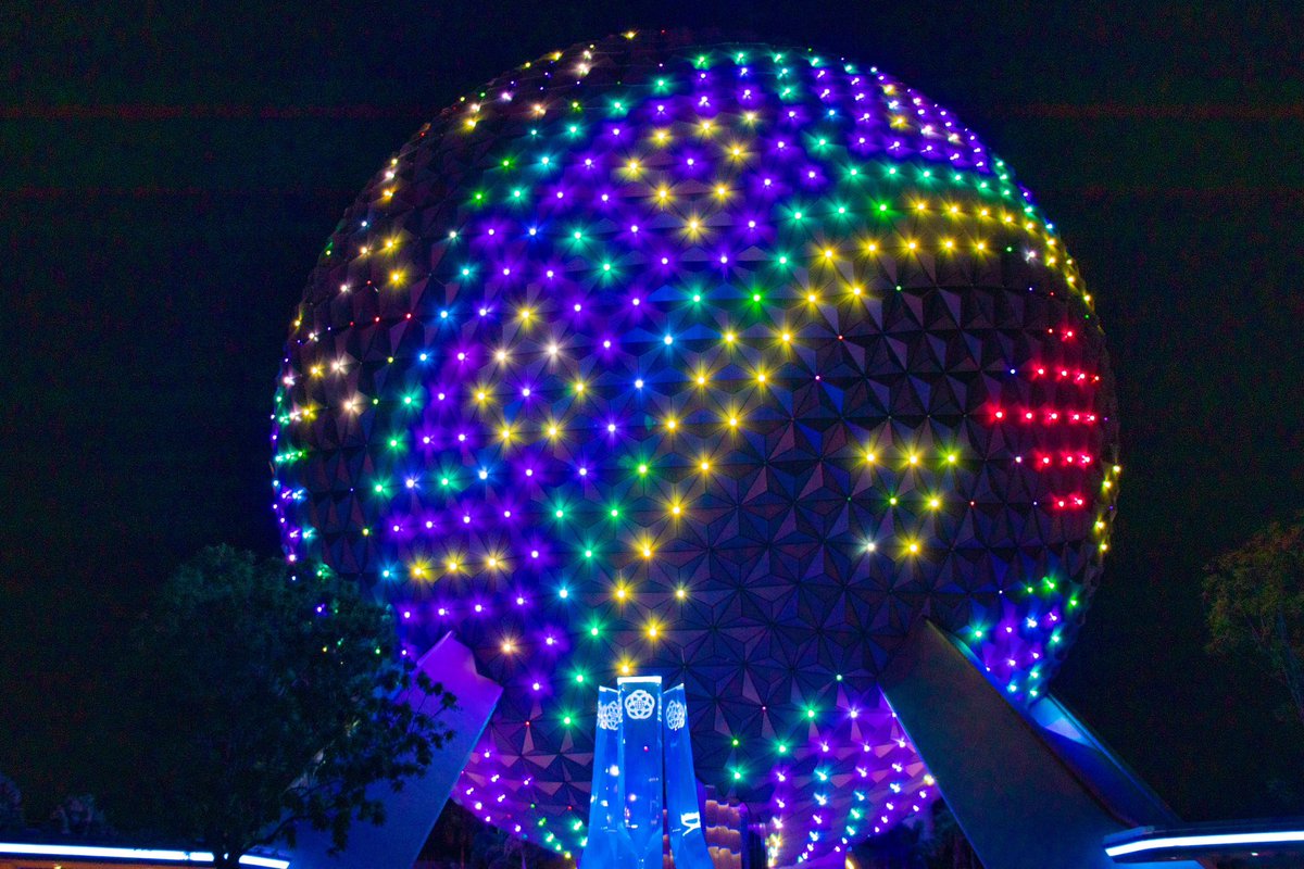 mainstgazette's tweet photo. Lights of Winter Beacon (December 2021)
#waltdisneyworld #disneyworld #wdw #disneyparks #epcot #spaceshipearth #beaconofmagic #lightsofwinter https://t.co/wgFB59hcCa