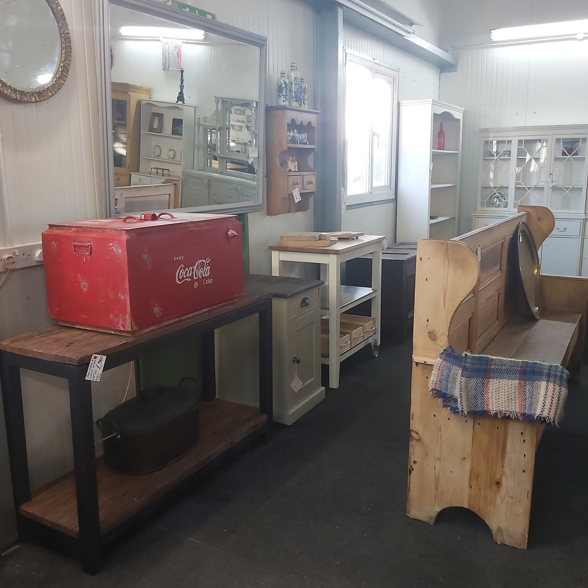 Wishing a Merry Christmas &amp; Happy New Year to all our customers, friends &amp; family - A World of Old team Tom, Liesa &amp; Kev