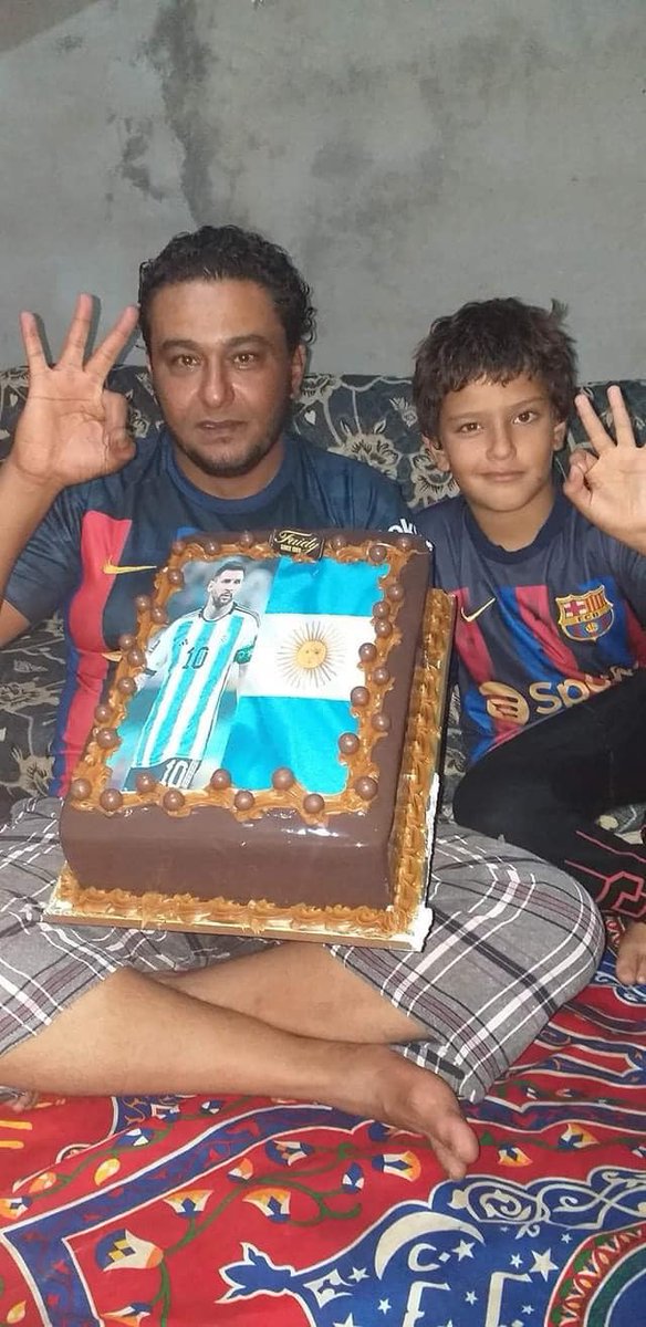 rimessasports's tweet photo. بطريقة بسيطة وجميلة.. لم يسافر إلى #قطر ولم يحضر أي مبار��ة في الدوحة، لكن هكذا، احتفل هذا المواطن الليبي بعد فوز #الأرجنتين بكأس العالم
#ريميسا
#Qatar2022
#FIFAWorldup https://t.co/TjtIHAVmXS