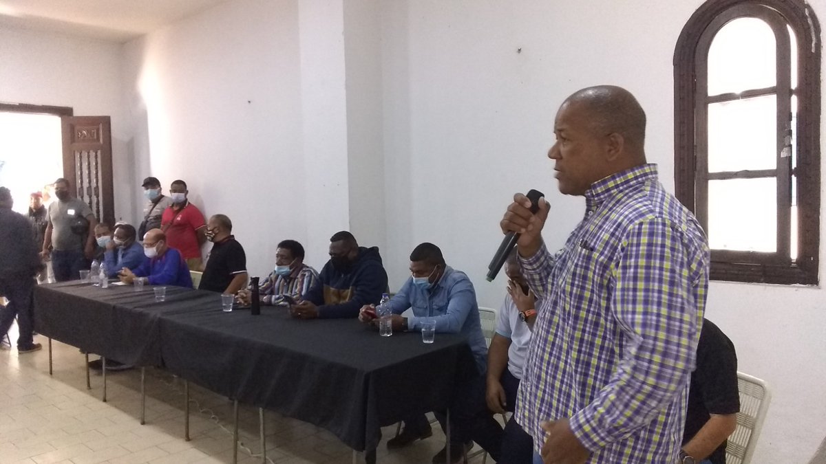 SUTICOFICIAL1's tweet photo. Buenos dias Trabajadores, las #OrganizacionesSindicales han Introducido ante el @MinTrabajoVE el Proyecto de #ContratacionColectivadelaConstruccion hay que enfatizar en la #EstabilidadSalarial y #ReactivaciondelaConstruccion @CVConstruccion @NicolasMaduro y #BajarDesempleo https://t.co/HZps0K6WLl