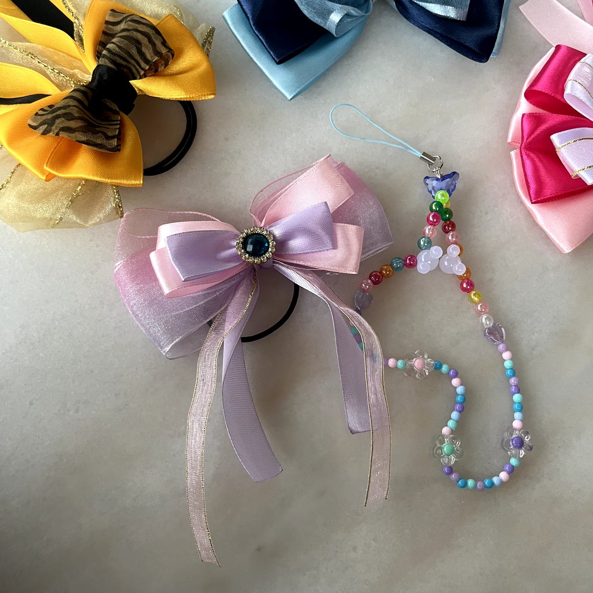 eliostudio's tweet photo. 😶‍🌫️ catalogue updated! 😶‍🌫️

We got you Pretty Ribbons and Beads Strap to upgrade your concert experience!

Ada beberapa pilihan combo ribbon dan beads bisa kamu pilih 🎉
1. Horangibon 
2. Rose Quartz 
3. Carat Version https://t.co/pgrm7msOow