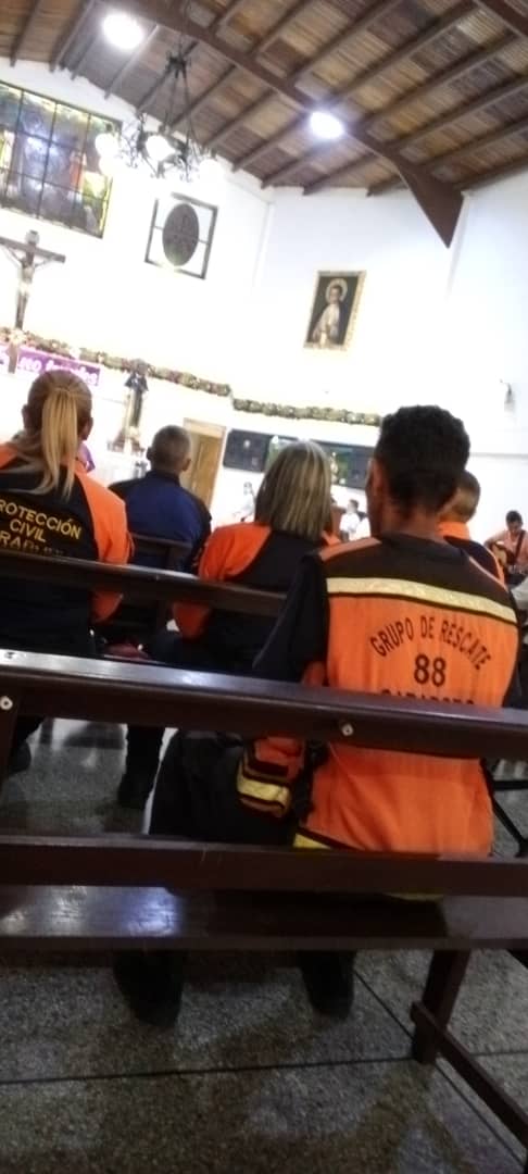 Rescate88carabb's tweet photo. Misa en acción de Gracias por el Dia Nacional del Voluntario.
#soyfevesar
@FEVESAR_Cabbo 
@fevesar_ong 
@pcivil_carabobo 
@SistemaCarabobo 
@PCivil_Ve https://t.co/QreaZLAgVs