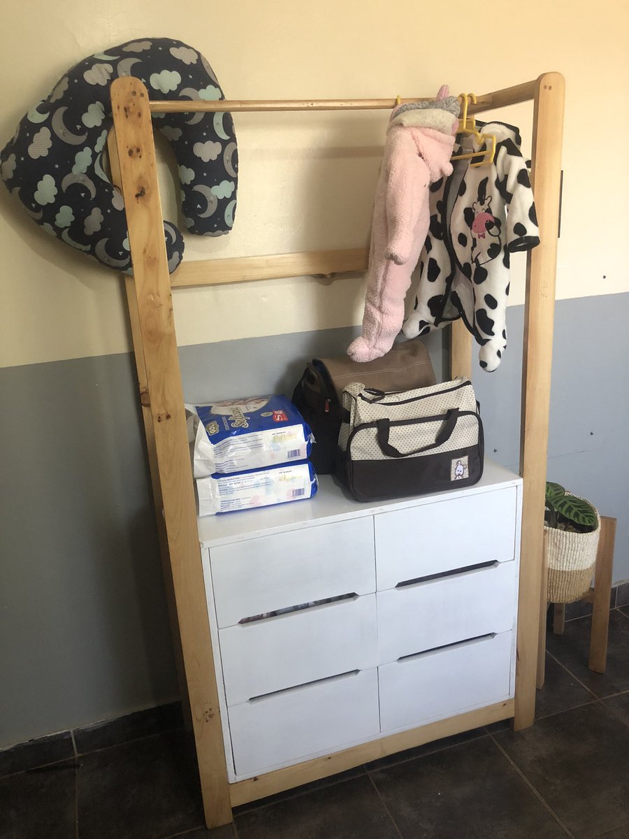 lialijoseph's tweet photo. Those baby clothes don’t have to be a pain storing away and retrieving.

And a bad back need not be a dread every time the diapers get changed.

#chestofdrawers
#diaperchangingplatform
#Ask_And_It_Shall_Be_Carved

#LiaLi’s
#Carving_Smiles https://t.co/DYCykD64x1