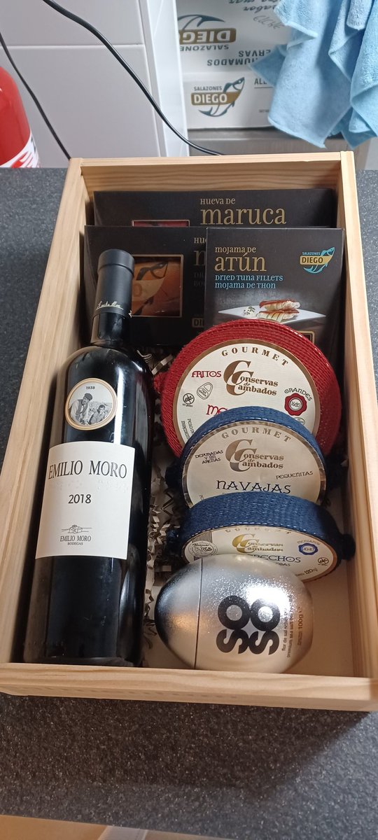 👋👋Abrimos a medio día, hasta el 23 de diciembre abrimos de 9am a 9pm. Te esperamos en #SalmentumMurcia #SalmentumElx #SalazonesDiego 
¡Queda muy poquito para Noche Buena!