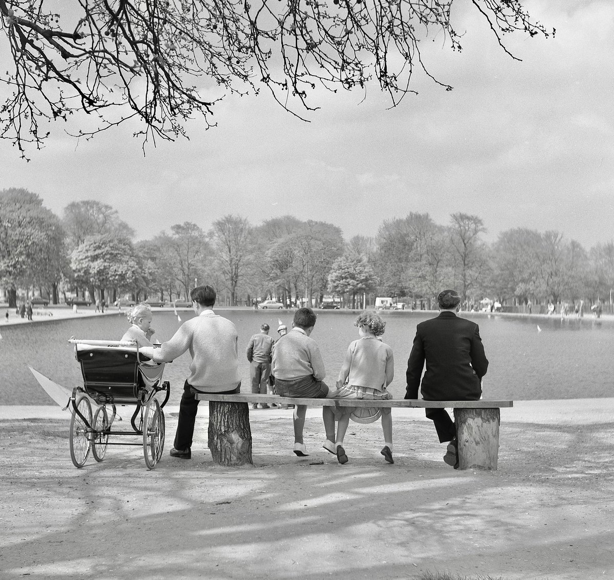 antinomydesigns's tweet photo. #foundnegative posting images from a lot of black and white medium format negatives from the 1950’s https://t.co/cq8qdQr2yE