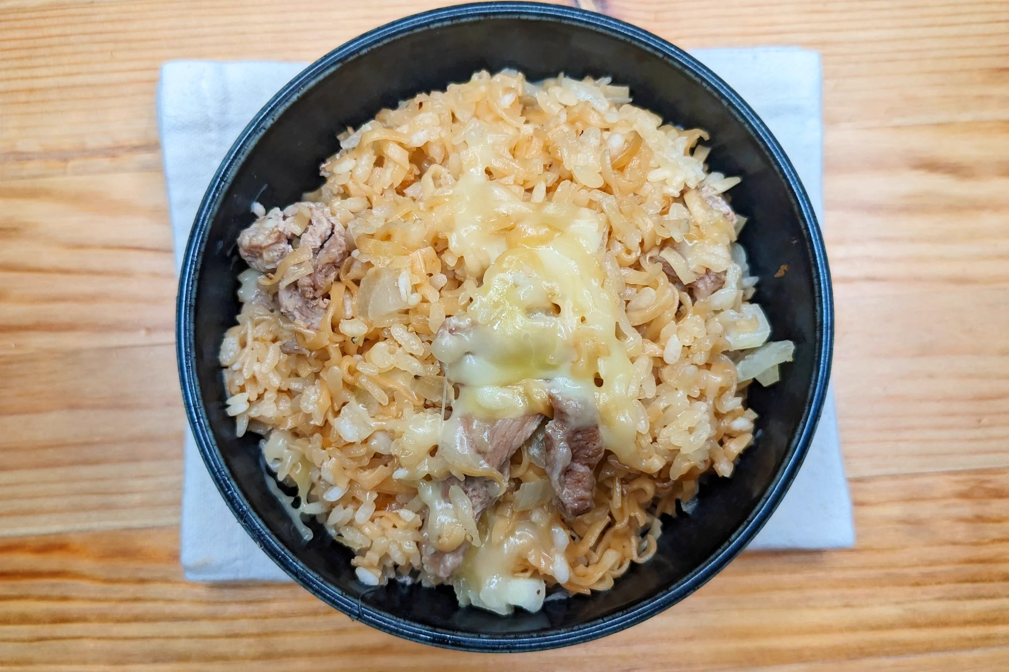 ほとんど炊飯器にお任せで作れるから簡単でお手軽！チキンラーメンなどを使った「炊き込みご飯」レシピ！