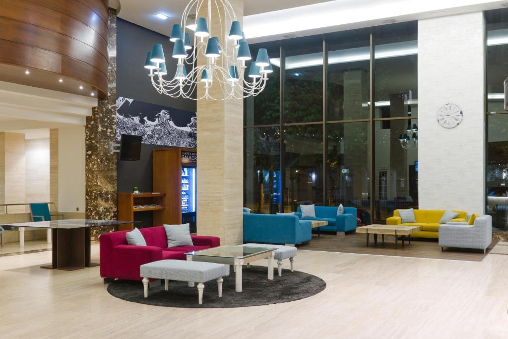 HotelesZentral's tweet photo. #Viajar nunca es suficiente 😍... ¿y si #regalas una experiencia llena de emociones inolvidables en nuestro #HotelZentralGijónReyPelayo? 😉 Estamos seguros que a tu amigo invisible le hará mucha ilusión en estas #navidades ✨🎁 https://t.co/TQxZI5zRRY https://t.co/015fQ4yxzr