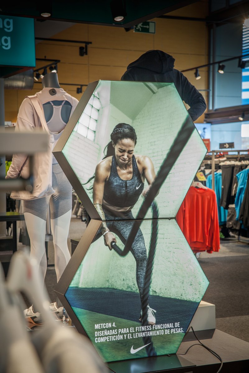 Create endless figures with our #Smartframe shapes!

With five different angles to choose from, the only limit to create the perfect shape for your store is your imagination.

Want to know more? shorturl.at/behpH

#kendu #segdisplay #retailsolutions #visualmerchandising