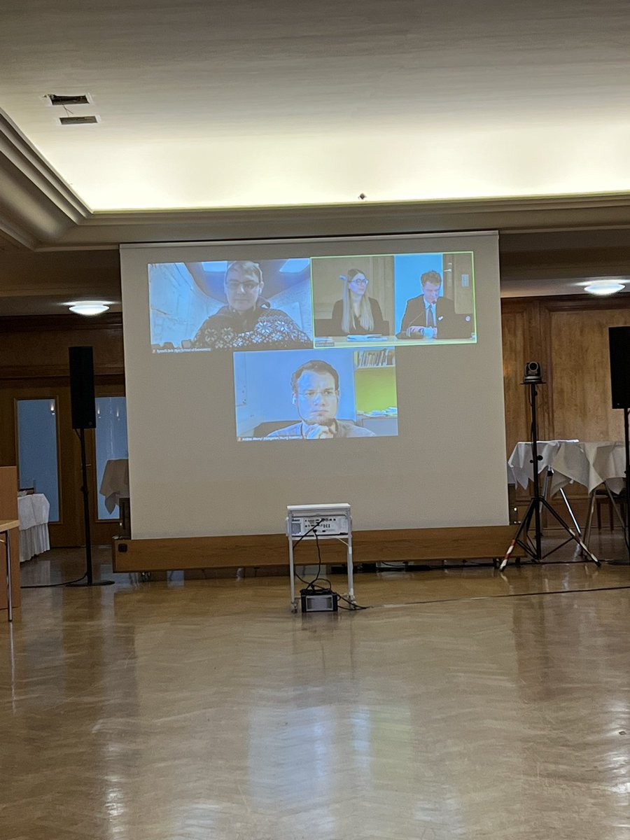 markschies's tweet photo. @bbaw_de: Die Auftakt-Tagung unseres Ost-West-Netzwerks junger Wissenschaftler:innen beginnt mit einem Lagebericht von Tymofi Brik von der #UkraineGobalUniversity. Mit von der Partie @AvHStiftung @Junge_Akademie @stifterverband @HumboldtUni @wiko_berlin @GlobalYAcademy https://t.co/8My1kRUoxY