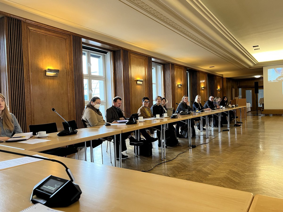 Christoph Markschies @markschies.bsky.social (@markschies) on Twitter photo <a href="/bbaw_de/">BBAW</a>: Die Auftakt-Tagung unseres Ost-West-Netzwerks junger Wissenschaftler:innen beginnt mit einem Lagebericht von Tymofi Brik von der #UkraineGobalUniversity. Mit von der Partie <a href="/AvHStiftung/">Humboldt-Stiftung</a> <a href="/Junge_Akademie/">Die Junge Akademie</a> <a href="/stifterverband/">Stifterverband</a> <a href="/HumboldtUni/">Humboldt-Universität zu Berlin</a> <a href="/wiko_berlin/">Wissenschaftskolleg</a> <a href="/GlobalYAcademy/">Global Young Academy</a> <a href="/bbaw_de/">BBAW</a>: Die Auftakt-Tagung unseres Ost-West-Netzwerks junger Wissenschaftler:innen beginnt mit einem Lagebericht von Tymofi Brik von der #UkraineGobalUniversity. Mit von der Partie <a href="/AvHStiftung/">Humboldt-Stiftung</a> <a href="/Junge_Akademie/">Die Junge Akademie</a> <a href="/stifterverband/">Stifterverband</a> <a href="/HumboldtUni/">Humboldt-Universität zu Berlin</a> <a href="/wiko_berlin/">Wissenschaftskolleg</a> <a href="/GlobalYAcademy/">Global Young Academy</a>