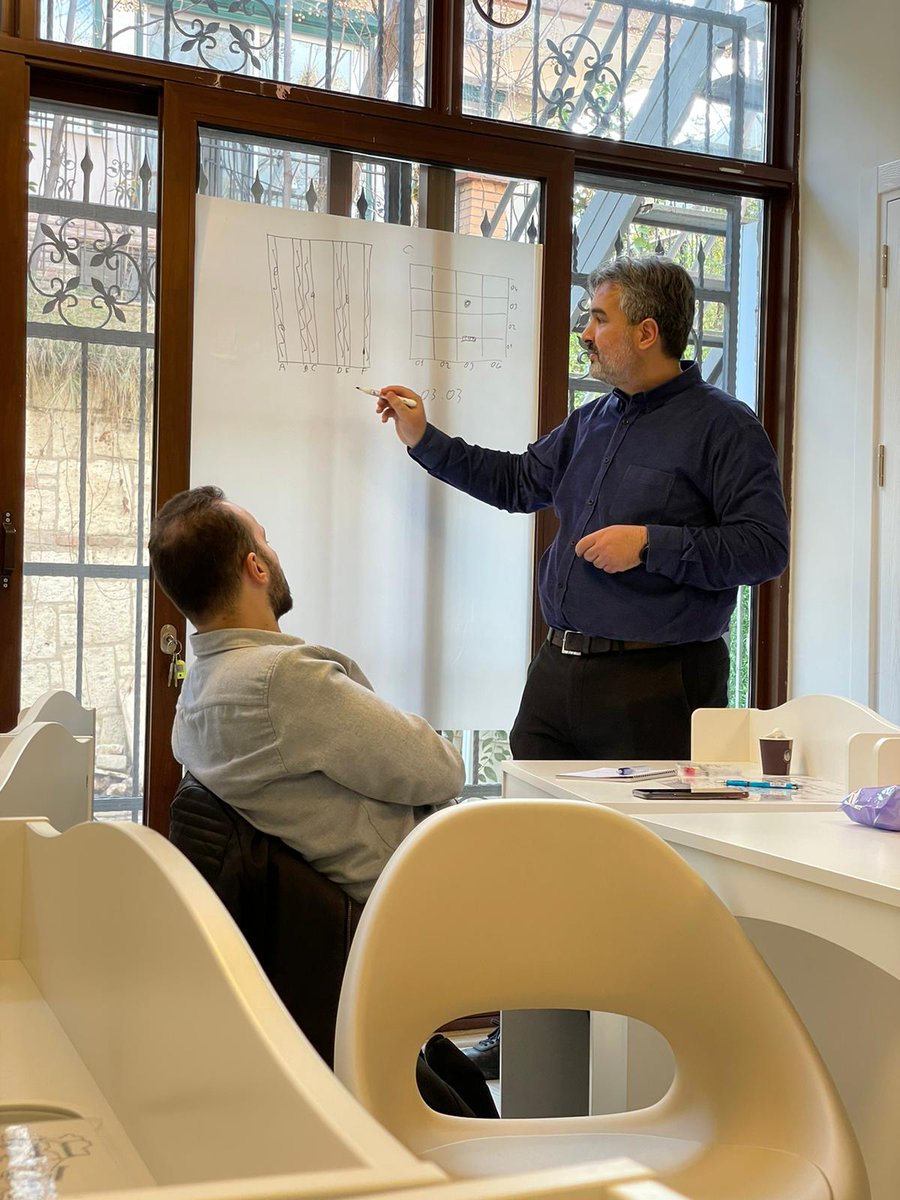 AcademyOpex's tweet photo. Bu haftaki konumuz olan ''Depo ve Depo Yönetimi'' Eğitimini Sayın ''GÖKHAN SOLAK'' ile birlikte gerçekleştirdik. Kendisi uzman olduğu bu alanı anlatırken tüm tecrübelerini ve departmanla ilgili bilgileri öğrencilerimiz ile paylaştı. Kendisine çok teşekkür ederiz. https://t.co/w3FseAAHVa
