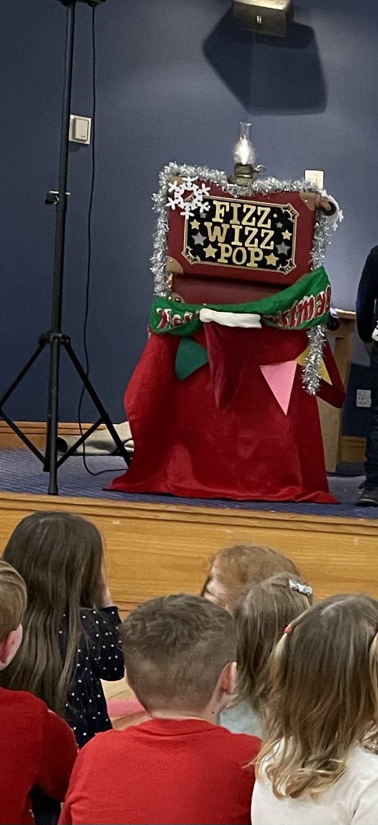 ShandonParkGC's tweet photo. What a day we had at the annual Kids’ Party @ShandonParkGC, and yes, the big guy 🎅🏻 turned up!

Thanks to @FizzWizzPop, @Funky_Fun_Ltd, our bauble painters - and of course Santa - for making it so good.

And a big hand to all our elves!

#LoveChristmas #LoveSPGC 

@MHHospitality https://t.co/xiFIbGZOxw