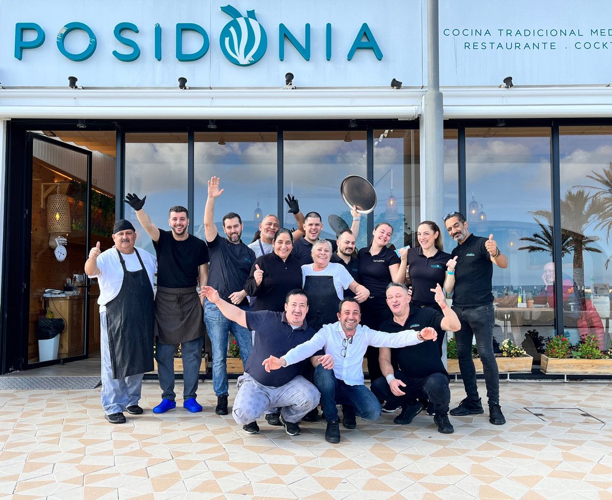 PosidoniaJavea's tweet photo. ¡¡NOS VAMOS DE VACACIONES!! 

Despedimos este año dándoos las gracias a todas las personas que formáis parte de la familia Grupo La Fontana, acompañándonos tanto en La Fontana como en Posidonia Restaurant . GRACIAS ❤️ Os deseamos unas Felices Fiestas y nos vemos el 1 de febrero! https://t.co/gWTmZIBX0u