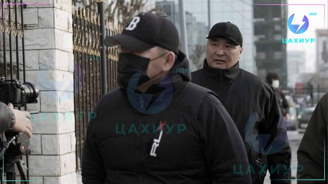 АТГ-д очоод баривчлах тогтоолд нь гарын үсэг зурахаас татгалзаж, амралтын өдрөөр хил даван зугатсан нь Монгол ялсны шинж үү?