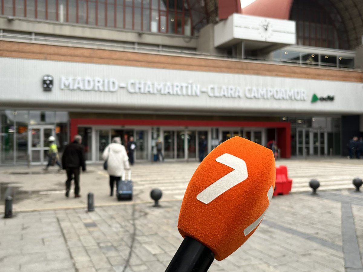 gabrielsanzco's tweet photo. 🚨🚄Ya en Madrid para contaros la salida del primer AVE Madrid-Murcia.

Día histórico para la Región de Murcia

En @la7tele @La7Noticias @tatigarciasan1 @anacruzespin @nachogomezsan @Renfe @Adif_es https://t.co/UbqSoadKgg