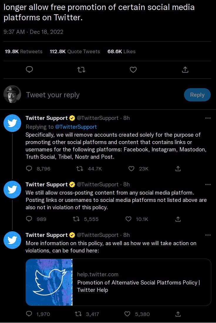 manolo_loop's tweet photo. Ieri il profilo ufficiale @Twitter ha fissato nuove regole che vietano di pubblicare link a una lista di social, fra cui @joinmastodon: una policy che in #UE è illegale.
Qualcuno l’ha spiegato a #Elmerda, che oggi ha fatto dietrofront.
@elonmusk è una 💩ma anche un 🤡 spaziale https://t.co/kDu8GeMPLC