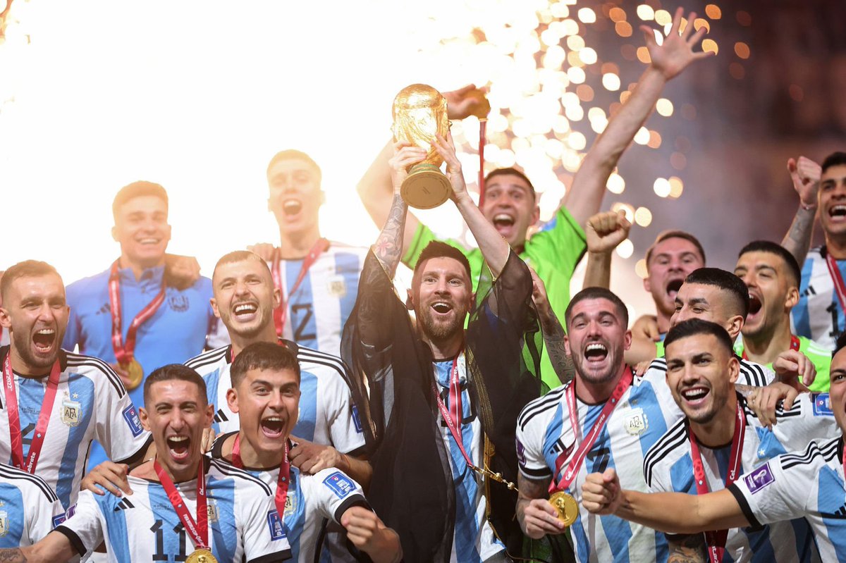 xya_22's tweet photo. 18 ديسمبر تاريخ لن ينسى ولن يعاد🏆🇦🇷💙. https://t.co/qNl7eZF4kn