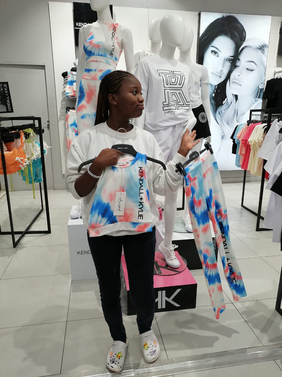 Jennytikal's tweet photo. @Yfm @hunterscider Eish son. My daughter and i had to leave the shop. Cause we couldn't afford these clothes and she passed her exams very well. Wanted to spoil her and motivate her to do well again for next year.  #HuntersBlessings @Yfm #HuntersRefreshers https://t.co/DMuWqh14od