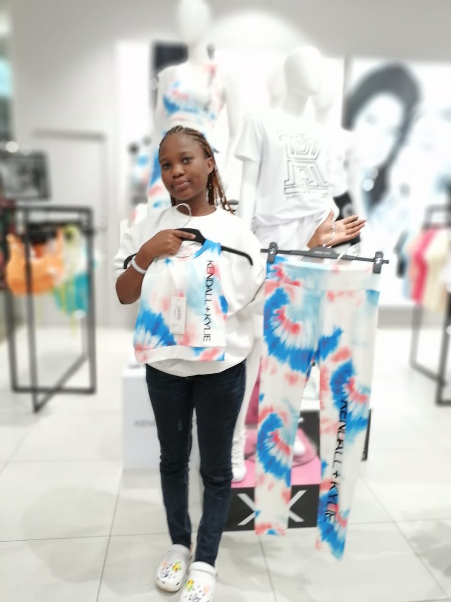 Jennytikal's tweet photo. @Yfm @hunterscider Eish son. My daughter and i had to leave the shop. Cause we couldn't afford these clothes and she passed her exams very well. Wanted to spoil her and motivate her to do well again for next year.  #HuntersBlessings @Yfm #HuntersRefreshers https://t.co/DMuWqh14od