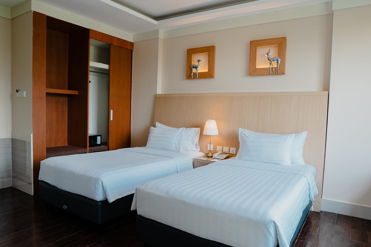Easing into Monday

Visit our website bogor.astonhotelsinternational.com to find the suitable offer for you

#StayAtArchipelago
#StayAtASTON
#ArchipelagoRoom
#ASTONRoom
#ASTONBogor