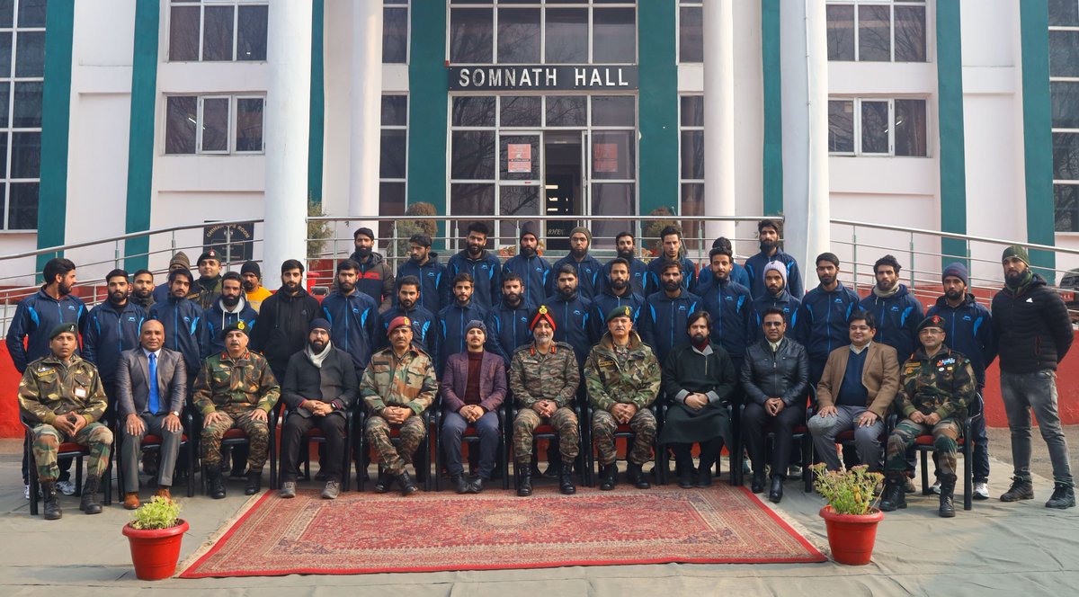 #ChinarCorps Cdr interacted with #youth of Personality Development Program, 'Sahi Raasta' at BB Cantt, #Srinagar. The program is aimed at guiding youth towards peace &amp; happiness, with a sense of social responsibility.

#Kashmir 
<a href="/adgpi/">ADG PI - INDIAN ARMY</a> 
<a href="/NorthernComd_IA/">NORTHERN COMMAND - INDIAN ARMY</a> 
<a href="/OfficeOfLGJandK/">Office of LG J&K</a>