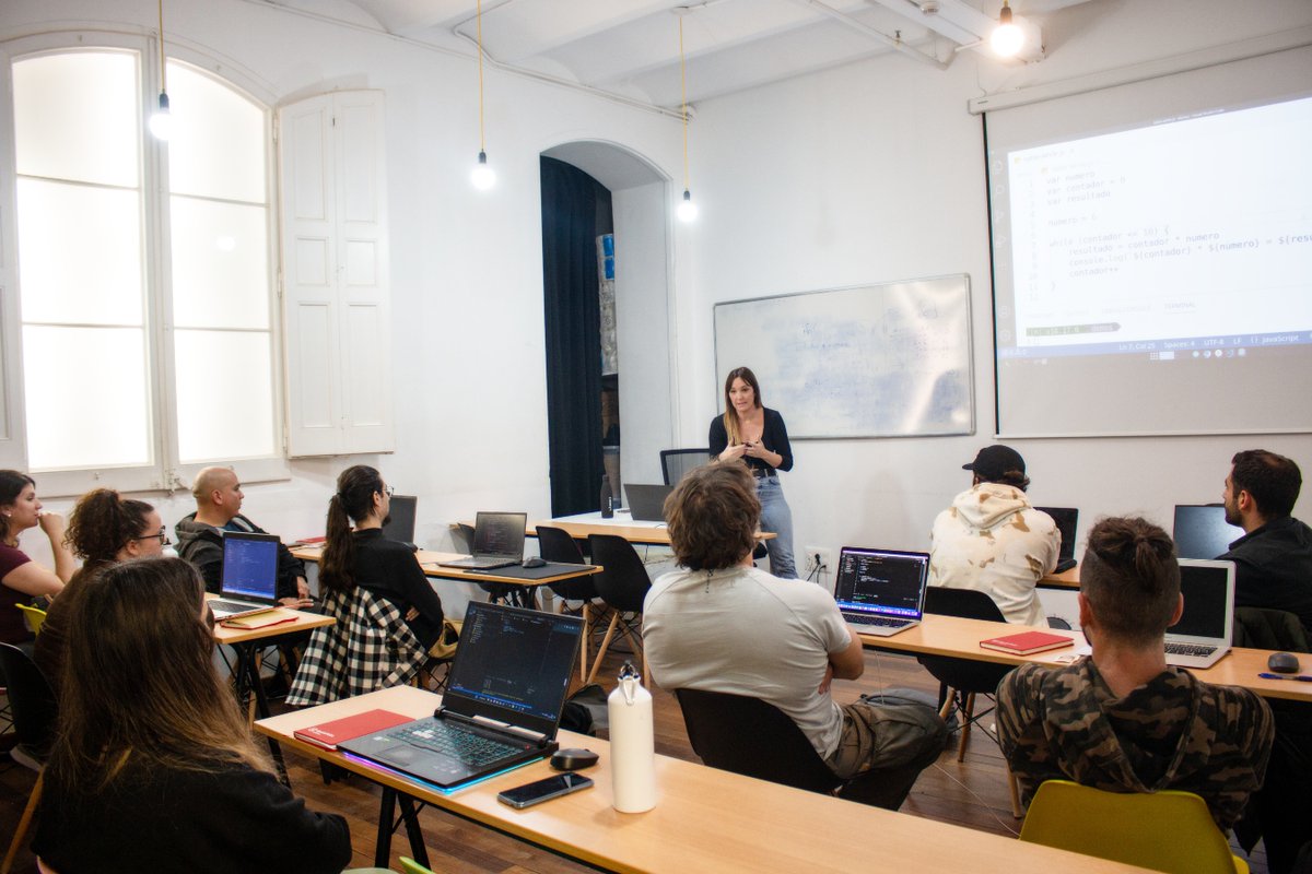 CRECbcn's tweet photo. ¡Menudo ambiente tiene el #Bootcamp de @Geekshubs! 💻
Tras casi doce semanas en #CRECEixample, este curso llega a su recta final 💪
¡Nos encanta tener tanto #talento en #CRECCoworking! 🚀
·
·
·
#CREC #Coworking #Geekshubs #FullStack #Tech #TalentoTech #FullStackDeveloper https://t.co/ACpmWMAMY8