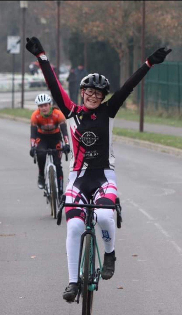 GroupamaFd51's tweet photo. Derniere course de l'année a Bazeilles pour @IrisGirod1 avec une température de -5° et un vent glacial. Elle a mené la course de bout en bout pour s'imposer au sprint, Bonne sensation malgré le froid. La CaisseLocale #Moivre #Vesle de @GroupamaNordEst est partenaire d'Iris https://t.co/FaXAoiyr2h