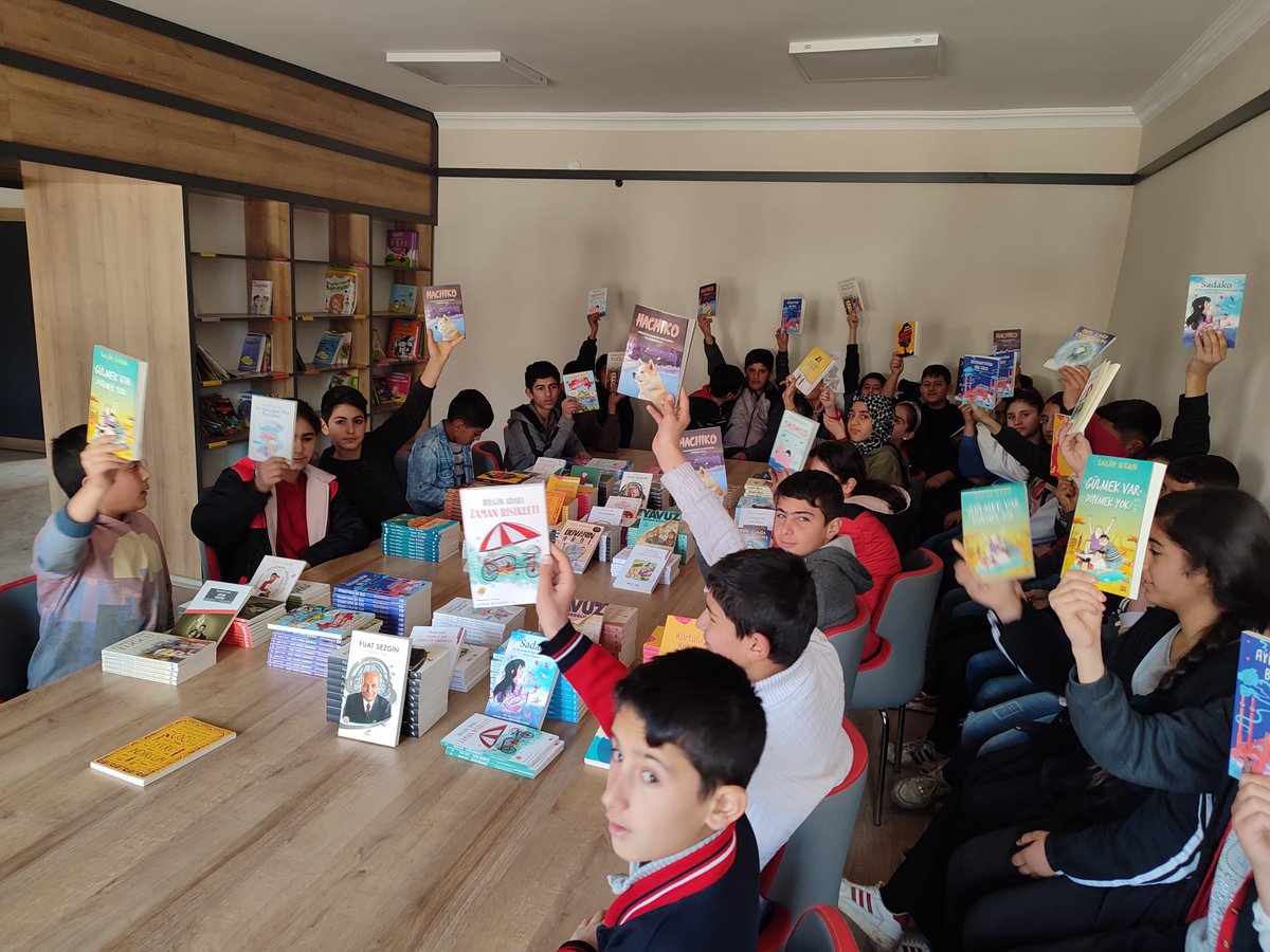 ErenlerIlk's tweet photo. Erzurum’da Başarıyı Arttırma Programı (ERBAP) @ErbapE kapsamında Erzurum genelinde tüm ortaokullarda uygulanan Erzurum Kitap Akademisi programının 3. yılında okulumuz 7. sınıf öğrencileri de programa dahil olmuştur. https://t.co/TZbbULp0AO