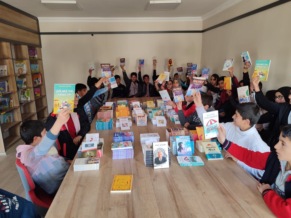 ErenlerIlk's tweet photo. Erzurum’da Başarıyı Arttırma Programı (ERBAP) @ErbapE kapsamında Erzurum genelinde tüm ortaokullarda uygulanan Erzurum Kitap Akademisi programının 3. yılında okulumuz 7. sınıf öğrencileri de programa dahil olmuştur. https://t.co/TZbbULp0AO