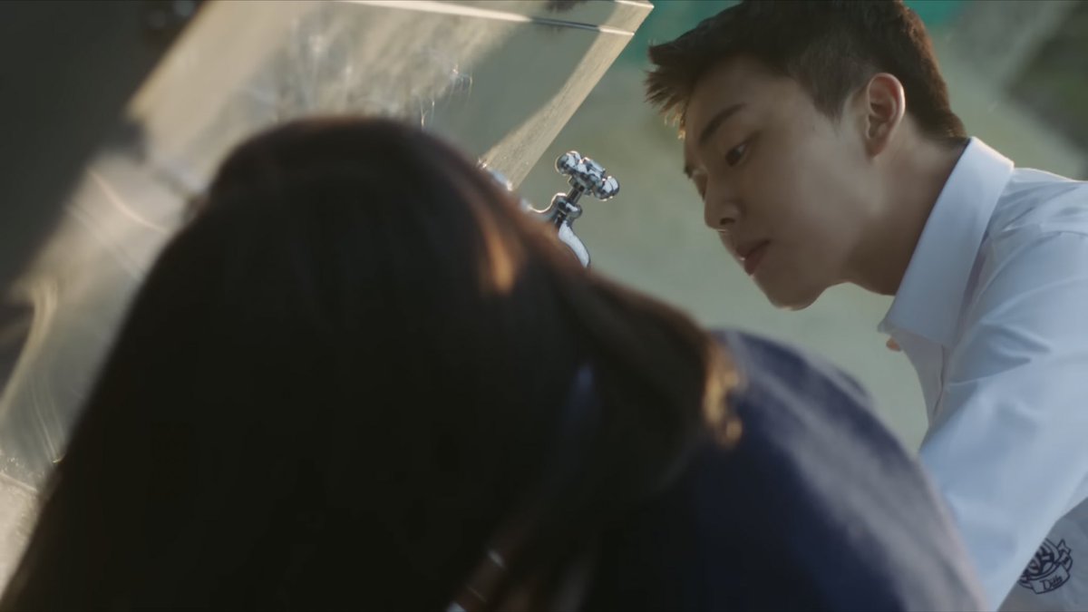 bemygoyangii's tweet photo. ฮยอนอุคใน mv ditto นิวจีน เซอไพรส์สุด ๆ หล่อมาก ㅠㅠ https://t.co/RN5QesWOkP