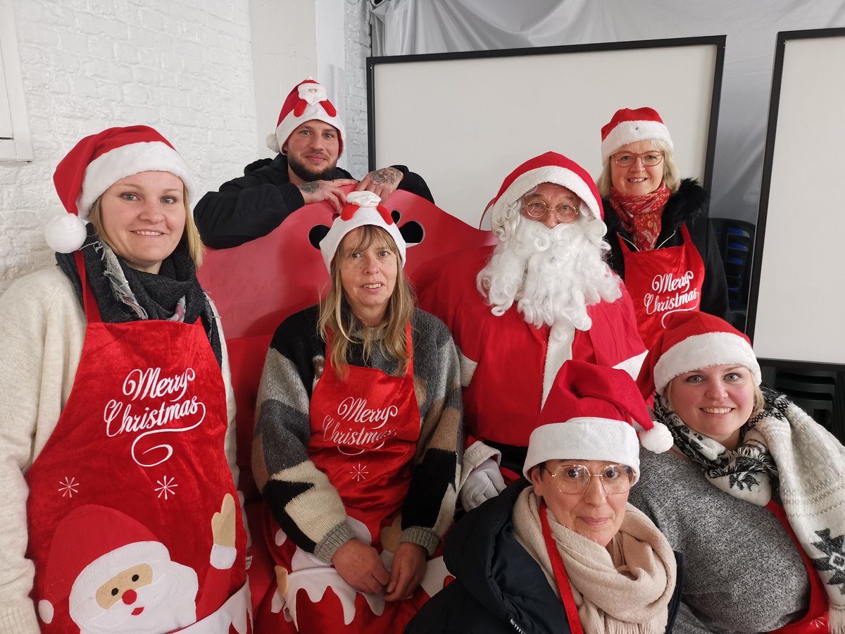 Les festivités de Noël continuent ! 🎄

Ce samedi, les enfants de nos collaborateurs ont été gâtés ! 🧒
Au programme : spectacle 🎭, coquilles et clémentines 🍊, cadeaux 🎁 et même rencontre avec le père Noël 🎅🏻…

Une après-midi bien remplie pour le plaisir de tous ! 🎇
