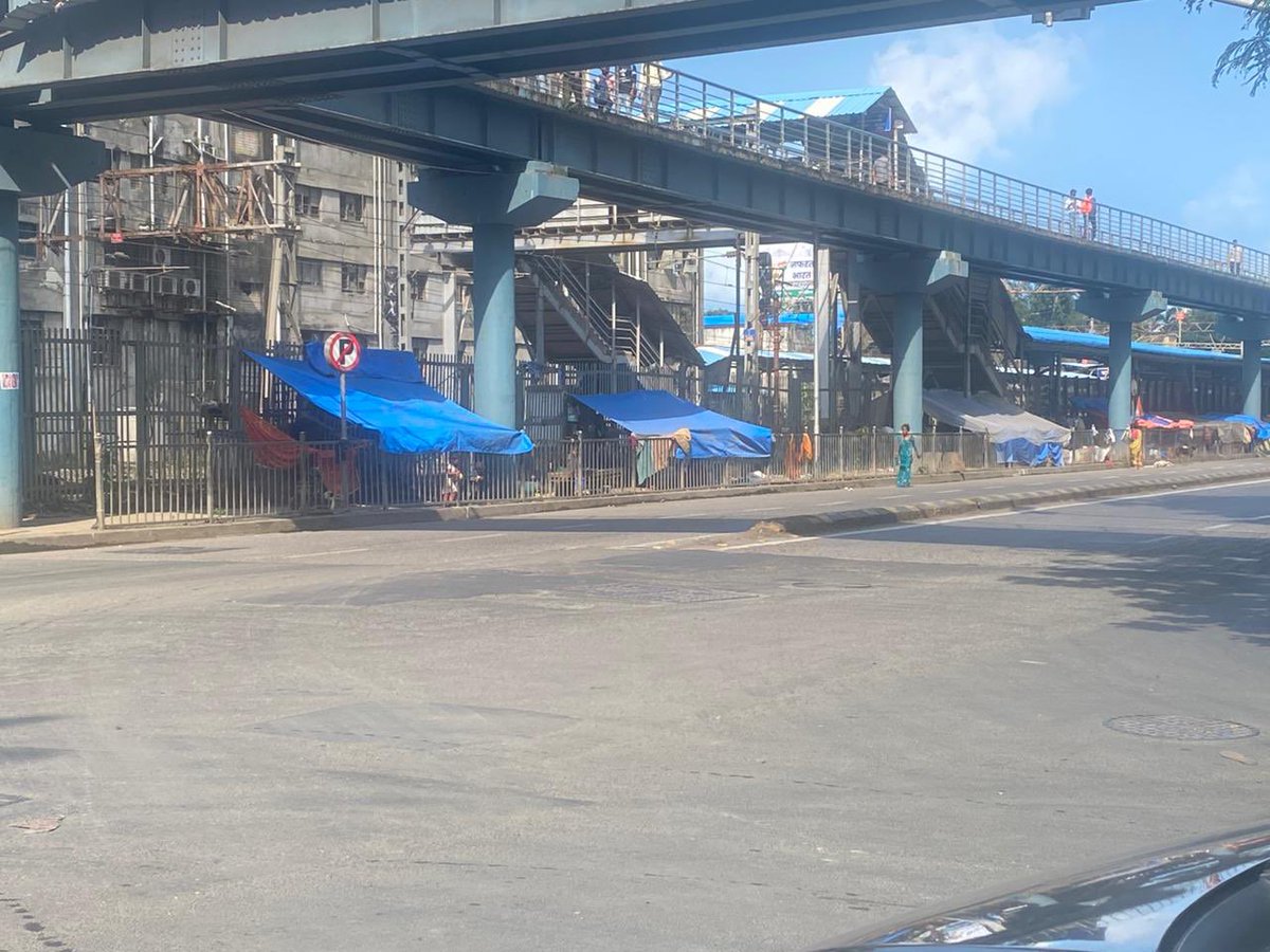 Mumbaikar99's tweet photo. @mybmcWardC @mybmcWardD @mybmc encouraging encouragement in their wards with no actions after repeated complaints.
No cleanliness in the area is maintained .@mybmc please act seriously, elections are close
Location : Charni road east station road  @MTPHereToHelp @MumbaiPolice https://t.co/Nk5VXOEZ6p