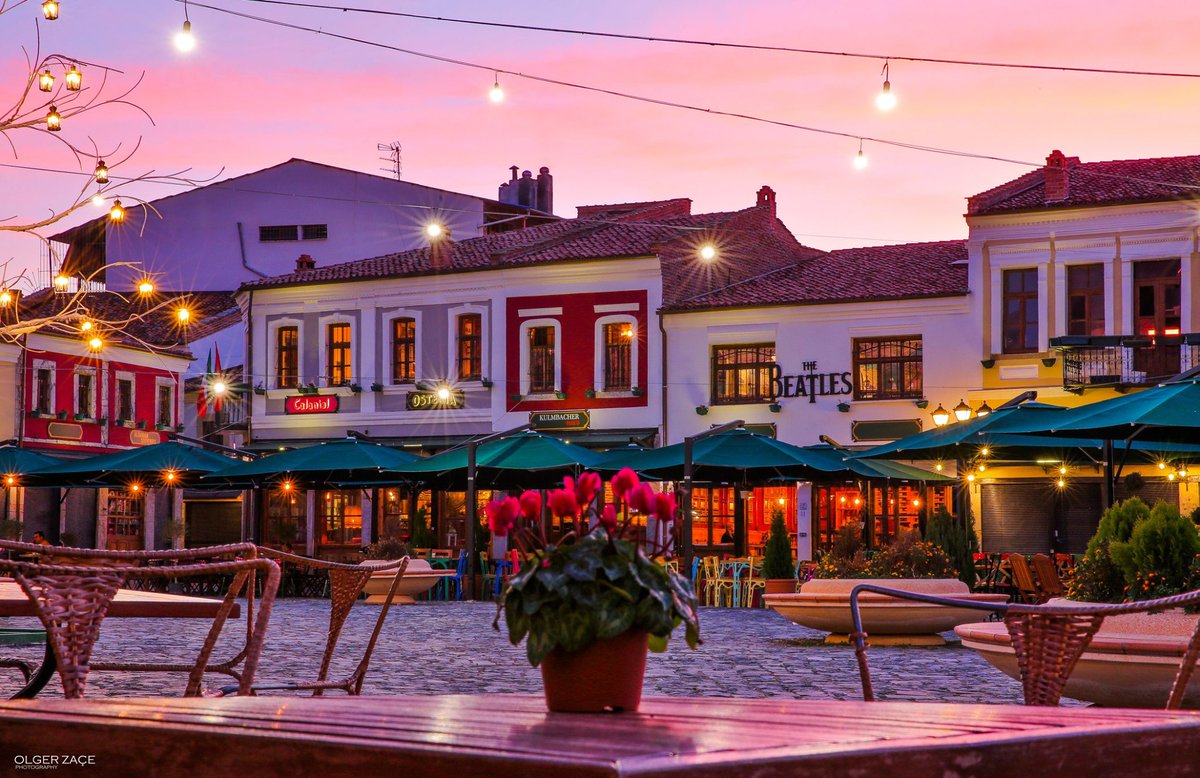 turizmit's tweet photo. 📍 Mirëmëngjes nga Korça magjike..💫 🌺 🇦🇱
📢 #Eksploroni bukurinë e #Shqipërisë📍
#DiscoverthecoloursofAlbania🌈 
#VisitAlbania ✈️
#SmileAlbania 🙂
#pushoshqip #udhetoshqip #destinacionetemia #rrugadrejtbukurise #zgjidhedhetishqiperine 
#Korça❤️ https://t.co/yuz988X7bz