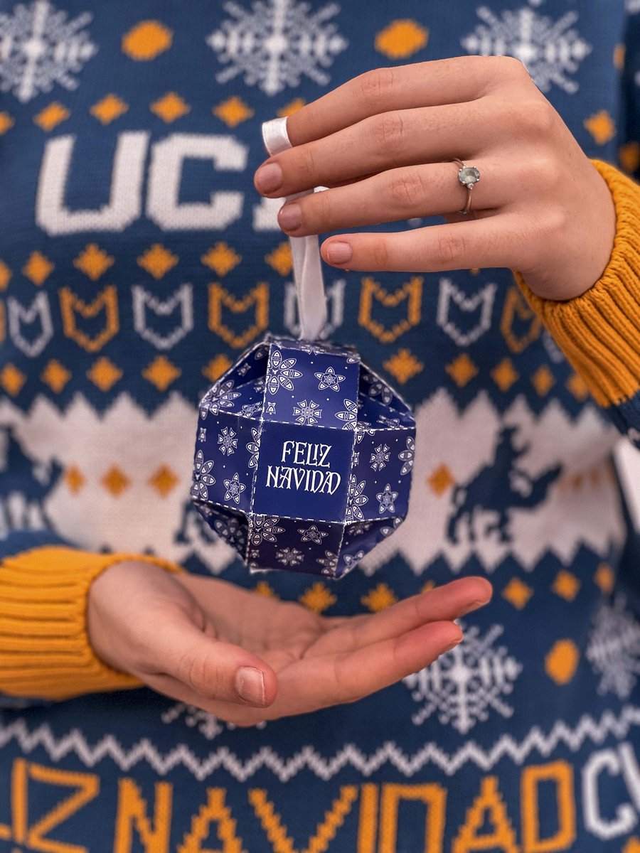 UCAM_Store's tweet photo. Todo el equipo de #UCAMStore os desea ¡Feliz Navidad!🎄💙 https://t.co/YajM4OCMPS