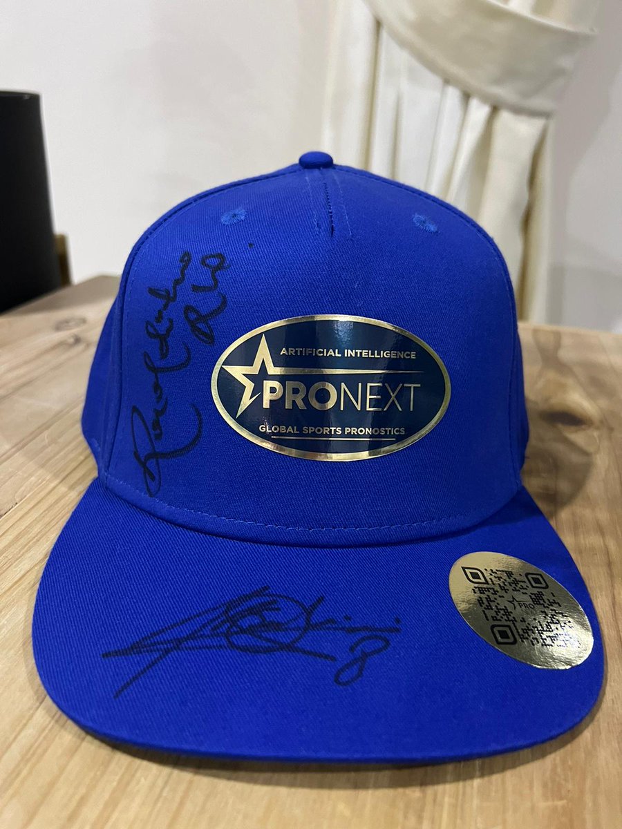 PronextApp's tweet photo. L’équipe Pronext en compagnie de @10Ronaldinho ce week-end ! Nous repartons avec de beaux souvenirs en prime 🧢
Merci pour ce moment🤩
@BengousOueske 🔥
#pronextapp #qatar2022 #ronaldinho #football https://t.co/QXTyUHJAju