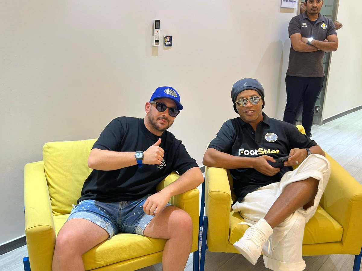 PronextApp's tweet photo. L’équipe Pronext en compagnie de @10Ronaldinho ce week-end ! Nous repartons avec de beaux souvenirs en prime 🧢
Merci pour ce moment🤩
@BengousOueske 🔥
#pronextapp #qatar2022 #ronaldinho #football https://t.co/QXTyUHJAju