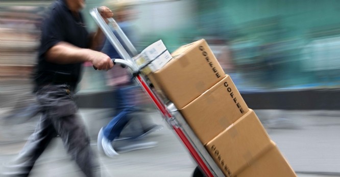 Shoprunback's tweet photo. In France, only 1 out of 10 customers never had a problem returning an item. Do you know what the other 9 are struggling with? 🧐
❌51% cancel due to return terms.
🔍67% check return policy beforehand; 
🛠84% think returns are too complicated or costly. 
💸94% want free returns https://t.co/BhuDj1wOM5