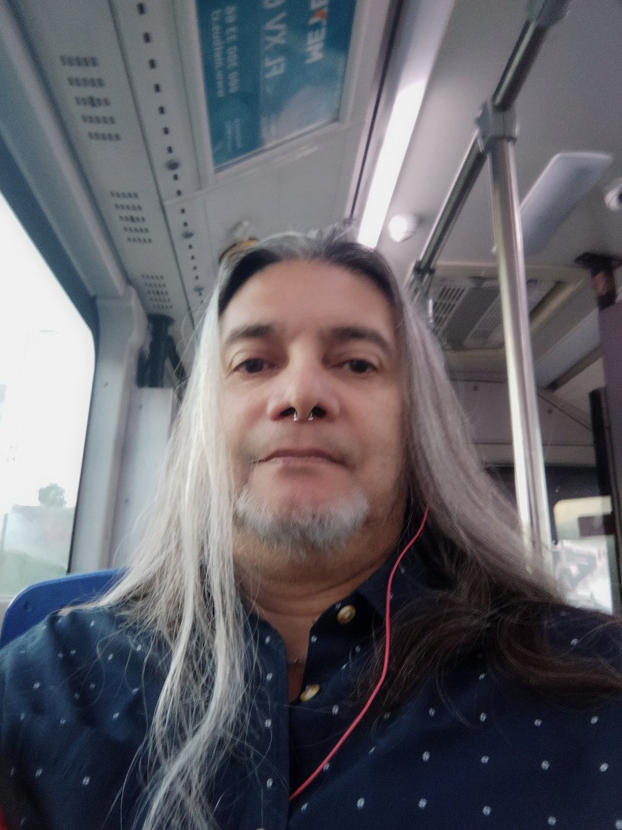 Luis45674305's tweet photo. Holiii,amig@s compañer@s acá vamos 06:30am camino una nueva jornada de trabajo, saludos se les quiere mucho 🤗🤍🖤♥️🌞😘✊🏾✊🔥🤟 #SoyTens #NoEsAcuerdoEsEstafa #EnChileSeViolanLosDDHH #LibertadParaLosPresosPoliticos https://t.co/hLh96n1PXN