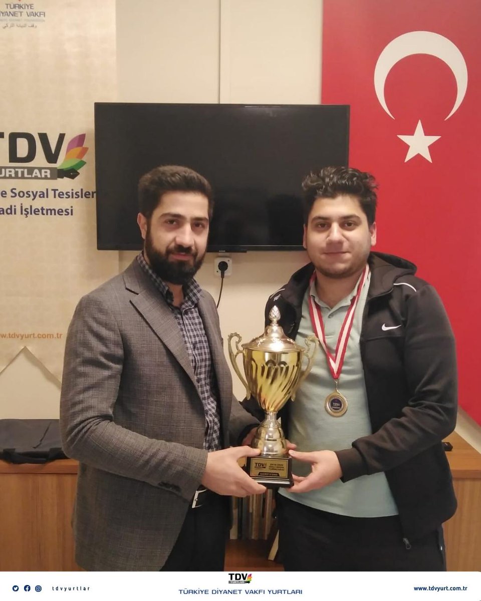 tdvyurtlar's tweet photo. 📍 Van Yükseköğrenim Erkek Öğrenci Yurdu 

İnovasyon ve Teknoloji topluluğumuzun organize ettiği PES turnuvası düzenlendi.
32 Öğrencimizin katılımıyla gerçekleşen Dijital futbol maçları sonrasında Abdulmalik El Neccar adlı öğrencimiz birinci oldu.
#SıcakBirYuva https://t.co/6ytX8o2lRi
