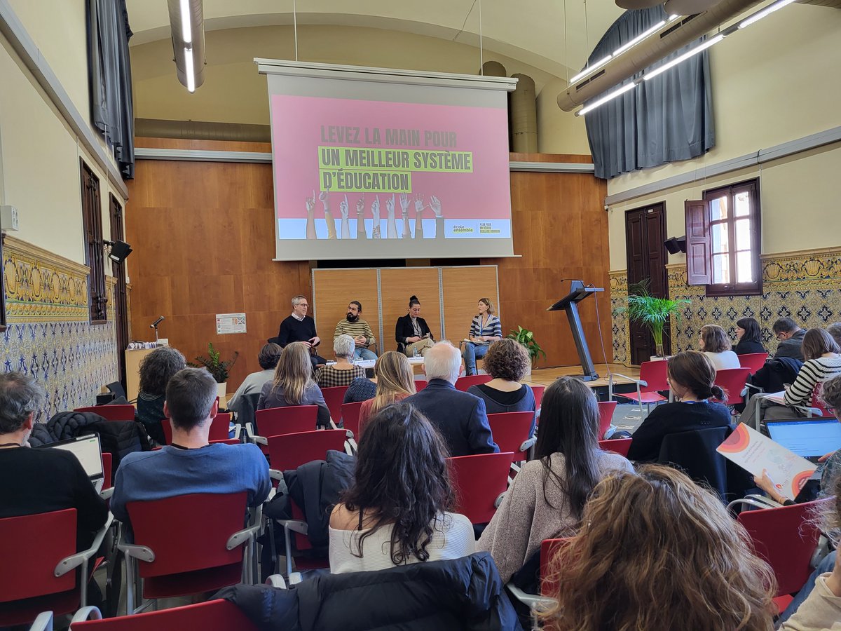 oliver_dlabac's tweet photo. L'#ECASS prévoit un réseau de villes européennes contre la ségrégation scolaire. À l'#ECASSfinalconference, j'ai expliqué comment notre zones de recrutement optimisées peuvent servir de base  aussi pour les systèmes de choix scolaire régulé. Outil license: https://t.co/WhKqU4Wh07 https://t.co/Y4oufE75Wk