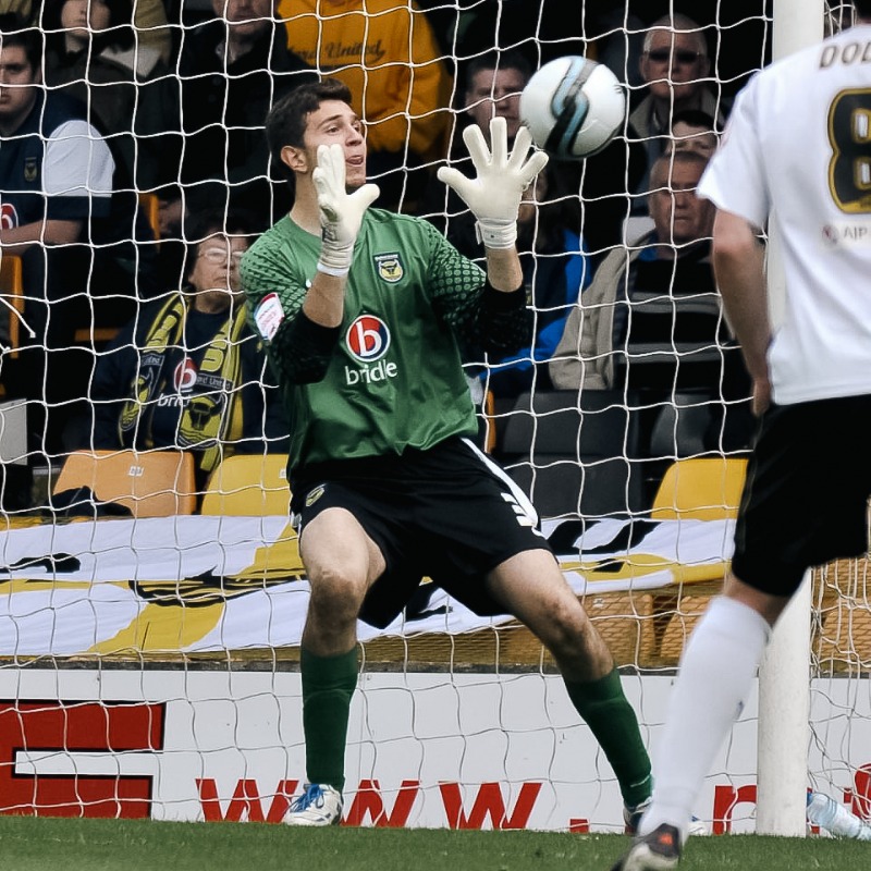 OUFCOfficial's tweet photo. How it started 👉 how it's going

Emi Martinez became the first former Oxford player to win the #FIFAWorldCup yesterday with an outstanding performance that also helped him win the Golden Glove award.

Read more 👇

🟡🔵 #OUFC | #COYY