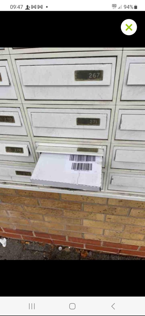 This is a safe place according to <a href="/YodelOnline/">Yodel by InPost Delivery Network</a> - the parcel wouldn't go in any further because of an earlier parcel in the postbox. So left for an opportunist to grab - which they did and they'll now enjoy my @Pandora_UK parcel 6 days before Christmas. Utter stupidity.