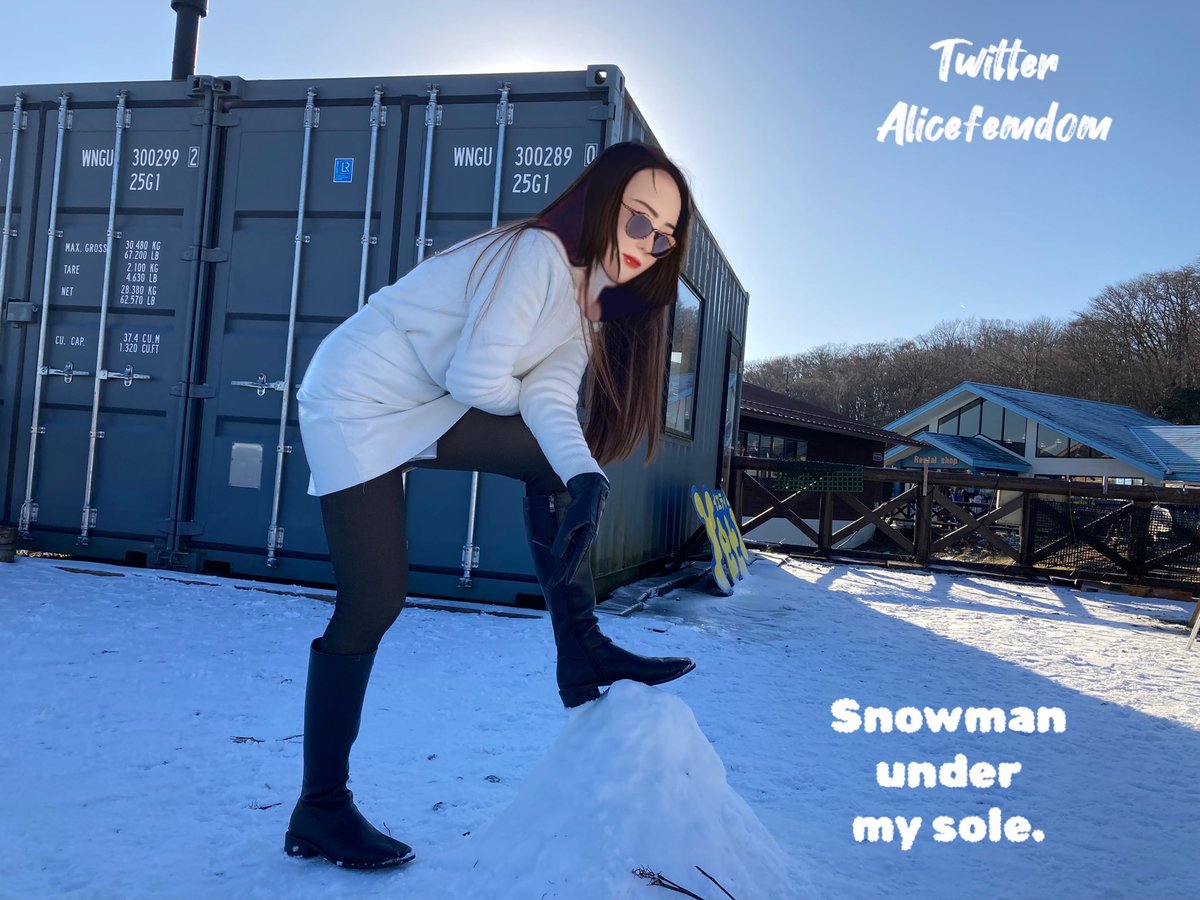 Alicefemdom's tweet photo. Imagining a slave buried under the snow, I am stepping on his final moment.  เหยียบทาสจนจมหิมะใต้เท้า ทาสเป็นแค่เศษขยะสำหรับนายหญิง  #นายหญิง #ทาสเท้า #ทาสหมา #femdom #thaimistress #bootsworship #bdsm #鞋奴 #M男 #女王様 #妖湖 https://t.co/76P6X55Dim