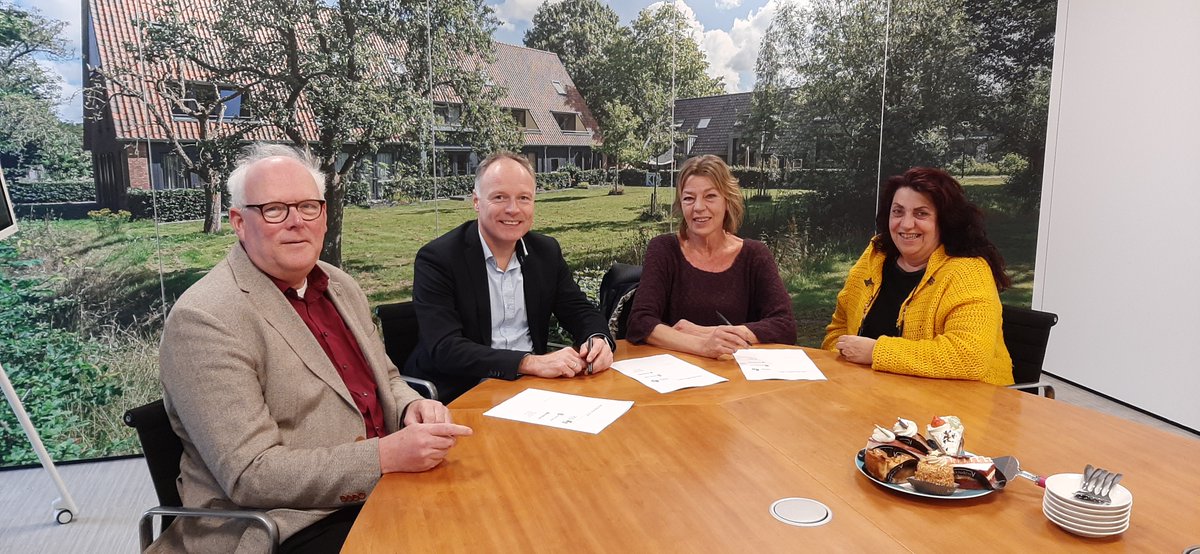 Sociale huisvesting gaat verder dan alleen het bieden van voldoende woningen. Daarom maken huurdersorganisatie HLVE, gemeente Leusden, WSL en de Alliantie ieder jaar afspraken over thema’s als duurzaamheid, leefbaarheid en beschikbaarheid van huizen bit.ly/3WejhP9