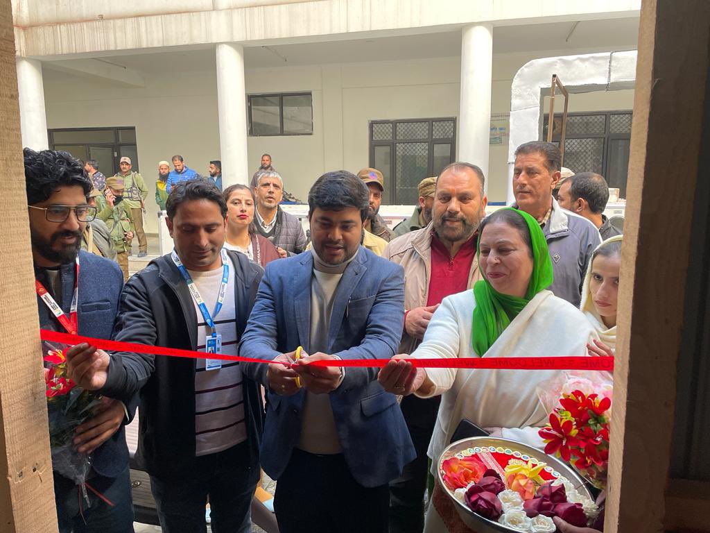 Devansh_IAS's tweet photo. Launched Women Self help group run -‘District Hospital canteen’ for addressing food needs of patients and medical staffs!

100% women run - for women’s livelihood 

To converge with Ayushman Bharat meals.

@OfficeOfLGJandK @DAY_NRLM @indukanwal @diprjk #SHGs https://t.co/9s7ScgQxOn