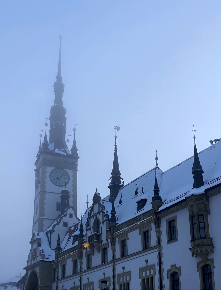 OlomoucTourism's tweet photo. Začal vánoční týden. Ať i vaše hvězda stále svítí! Mlhou i tmou...

#myolomouc #Vanoce #hvezda https://t.co/FKaoNy4OSu