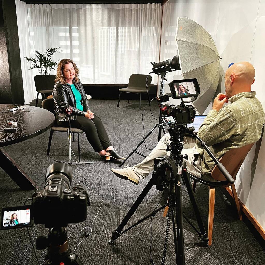 MikeClare_NZ's tweet photo. The old 2 camera set-up 📷📷 https://t.co/jRwIKQp6cE https://t.co/myt06KZBMH