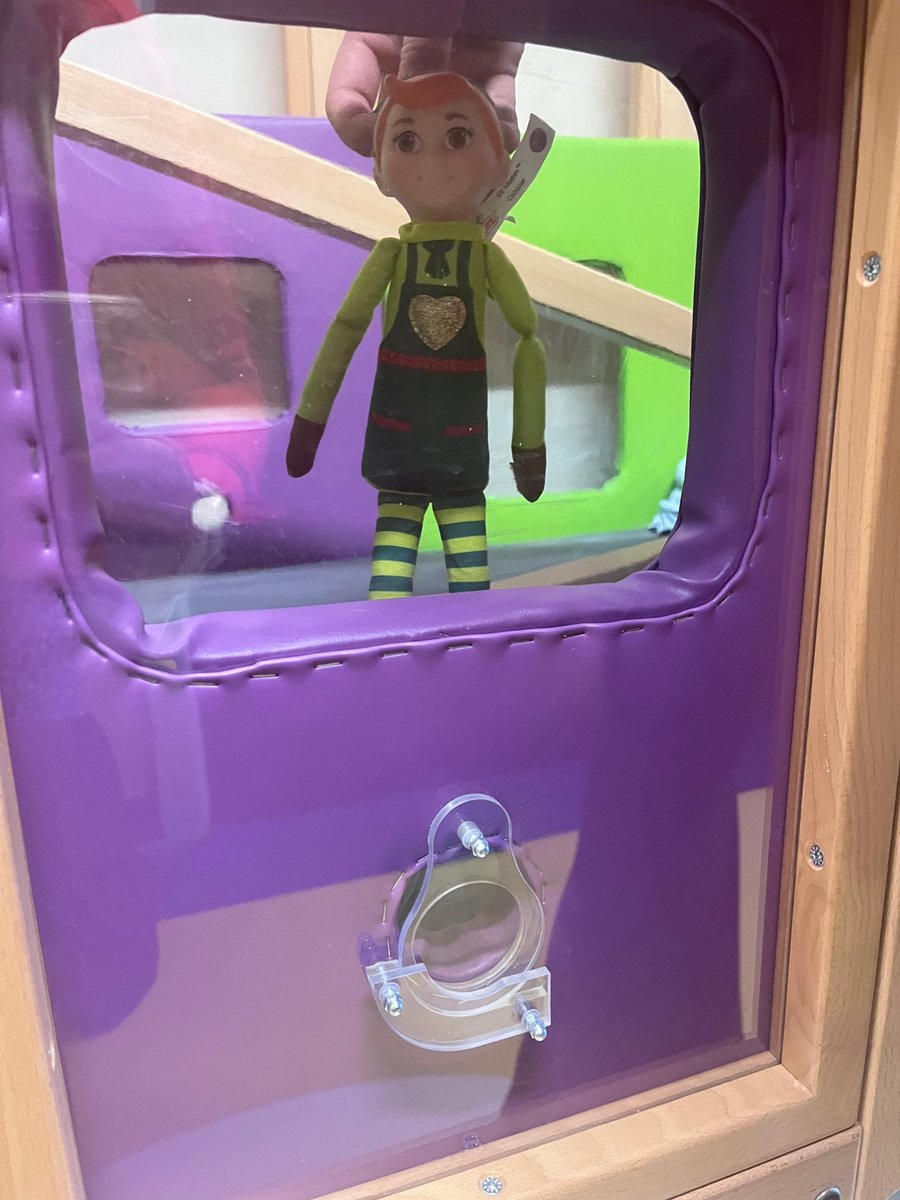 YeovilIR's tweet photo. Monday morning and the elf seems to have gotten trapped on the children's ward 😆🎅🎄
#Ohdear #Elfatwork #hospital #NHS #InternationalRecruitment https://t.co/jjnt4Zj1hp